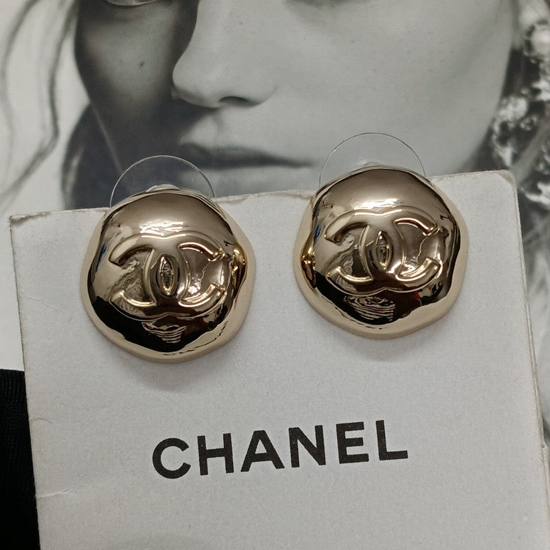 18K  Chanel Vintage Round Gold Earrings